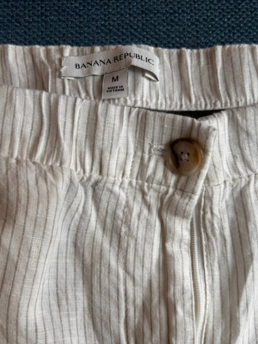 BANANA REPUBLIC: Great price! Easy linen high waisted pants - A wardrobe staple.